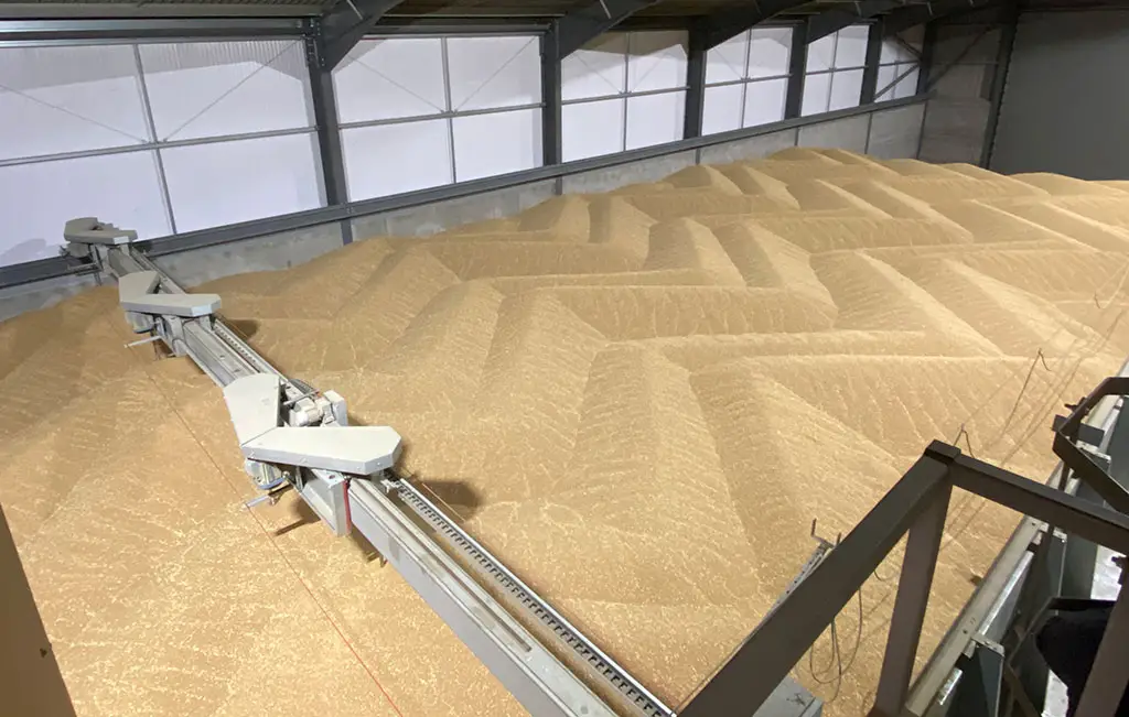 Pattern - Harvest Installations Grain stirrer operating in an on-floor drying store, supplied and installed by Harvest Installations